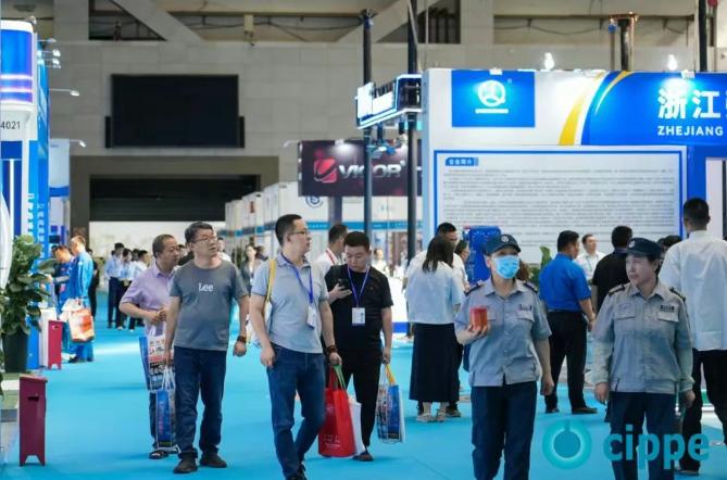 2025新疆國際石油和化工技術(shù)裝備展今日開幕！500+名企云集共創(chuàng)絲路中亞能源新走廊！